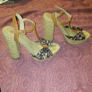 Levity size 7 Wedges